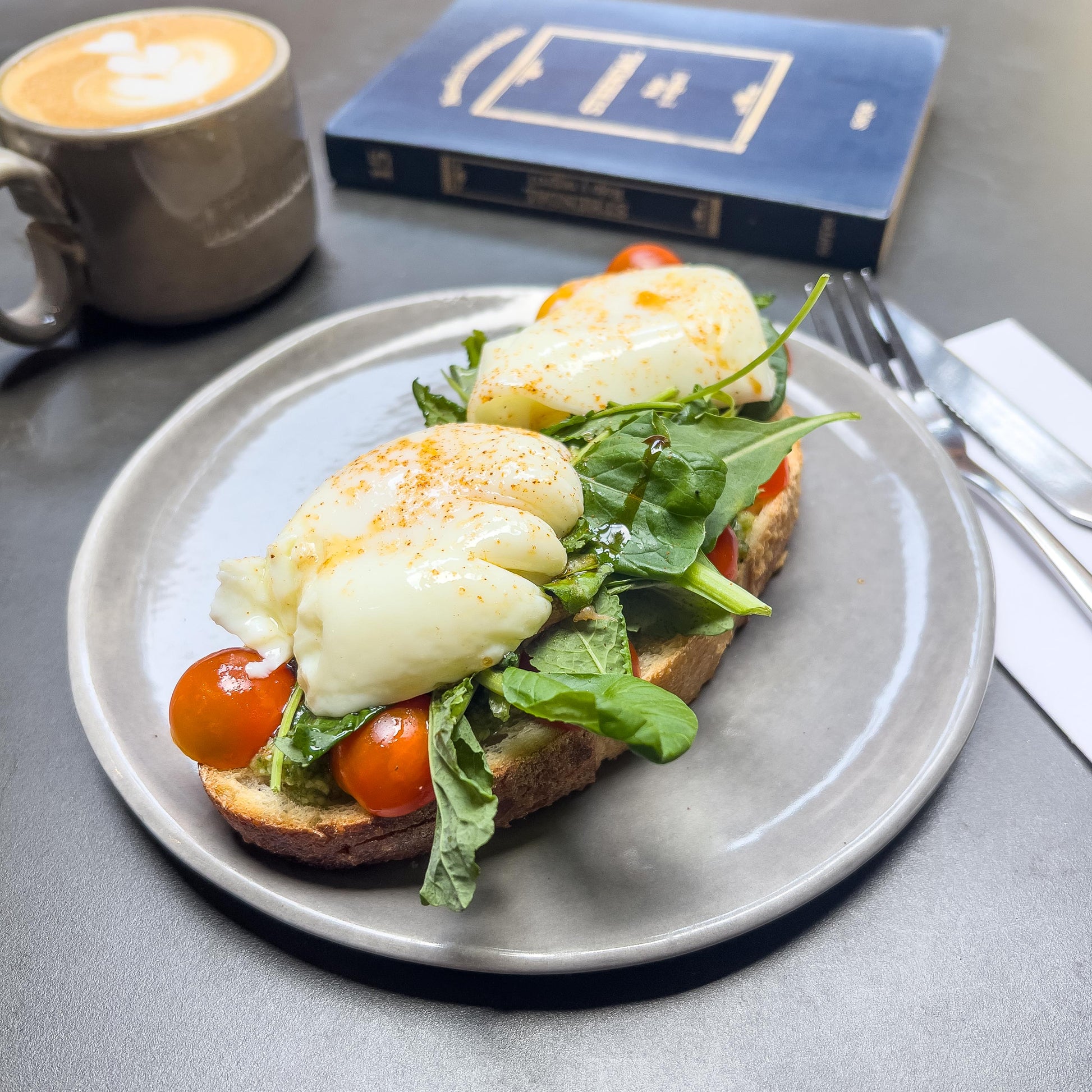 Poached eggs with pesto