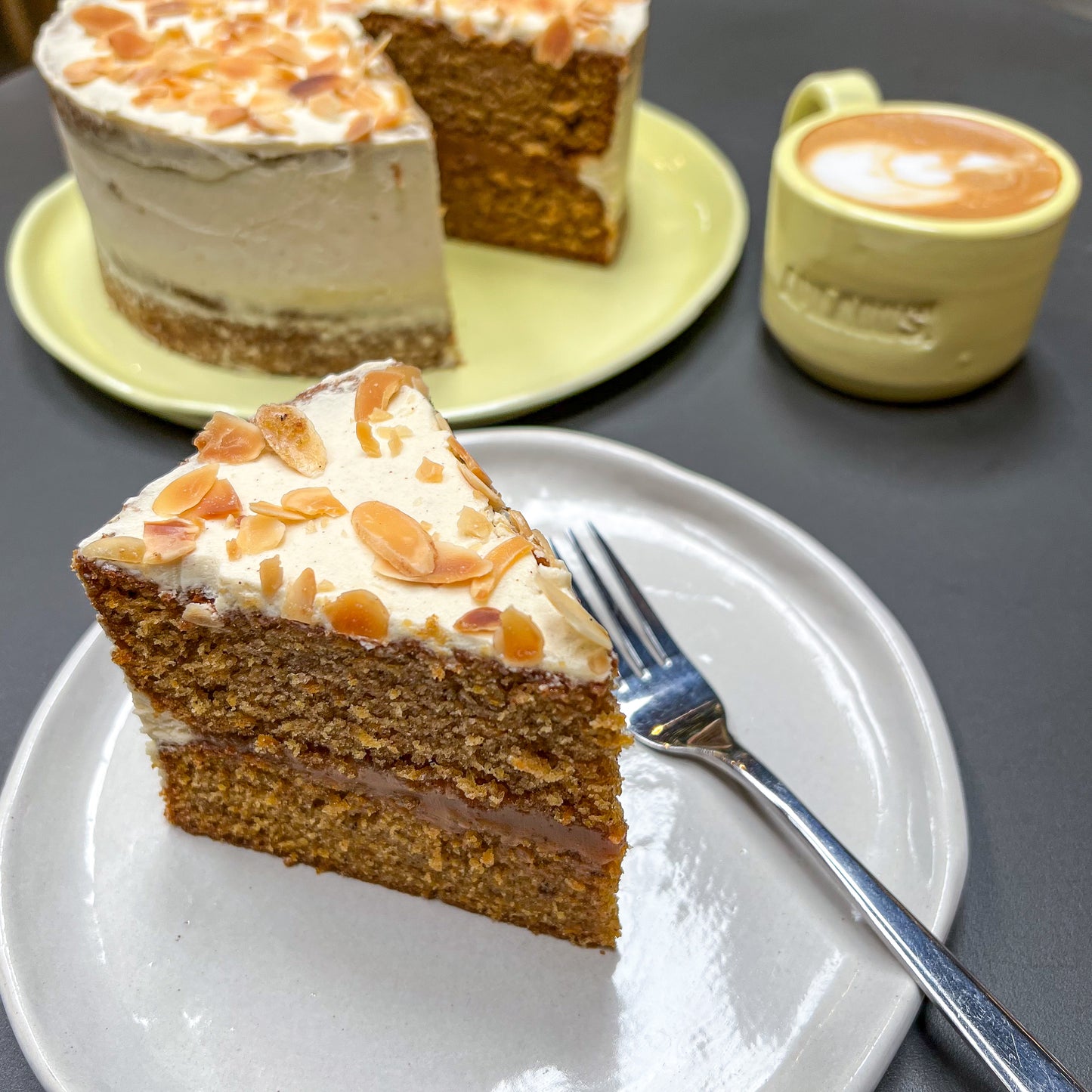 Torta Entera de zanahoria y arequipe
