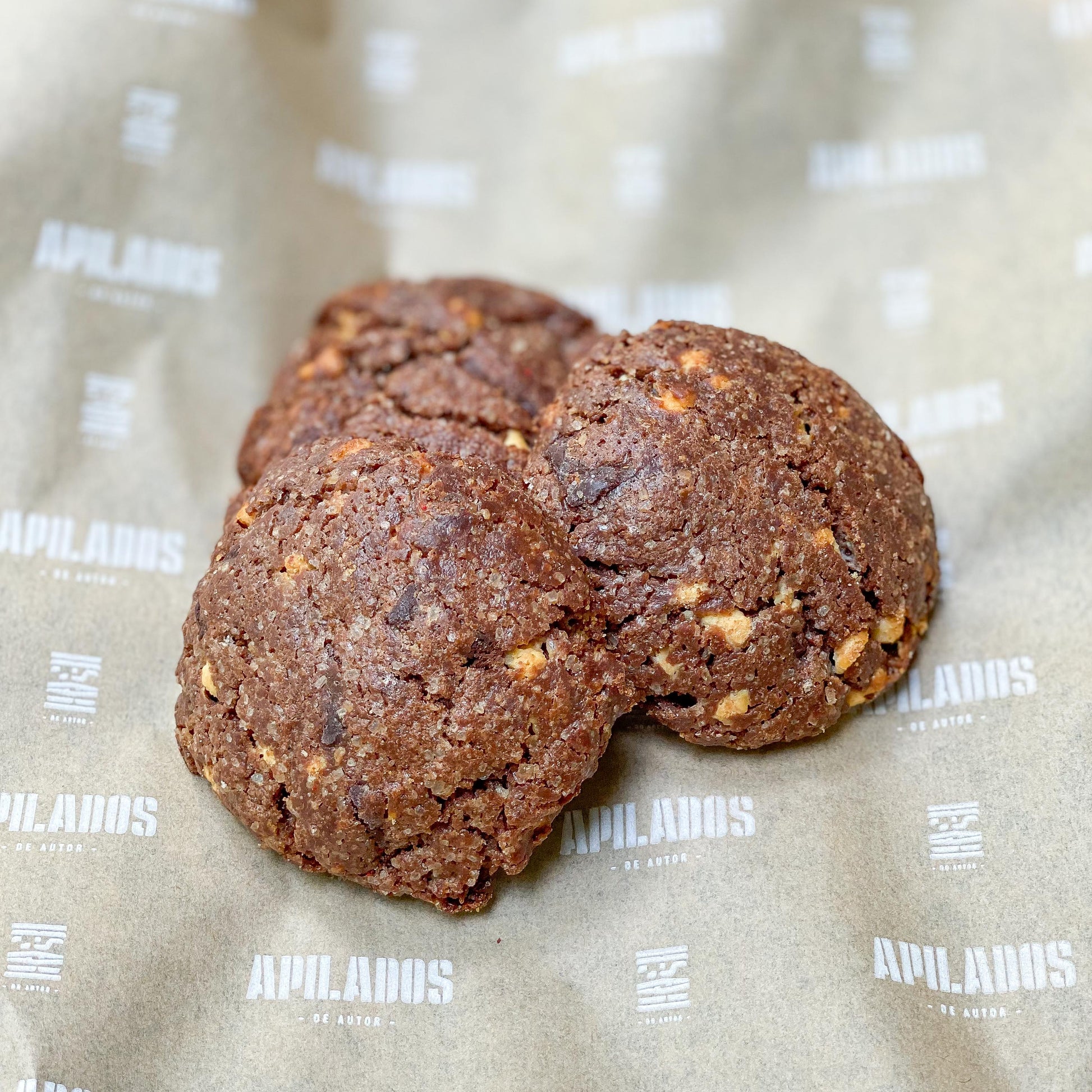4 chocolate cookies